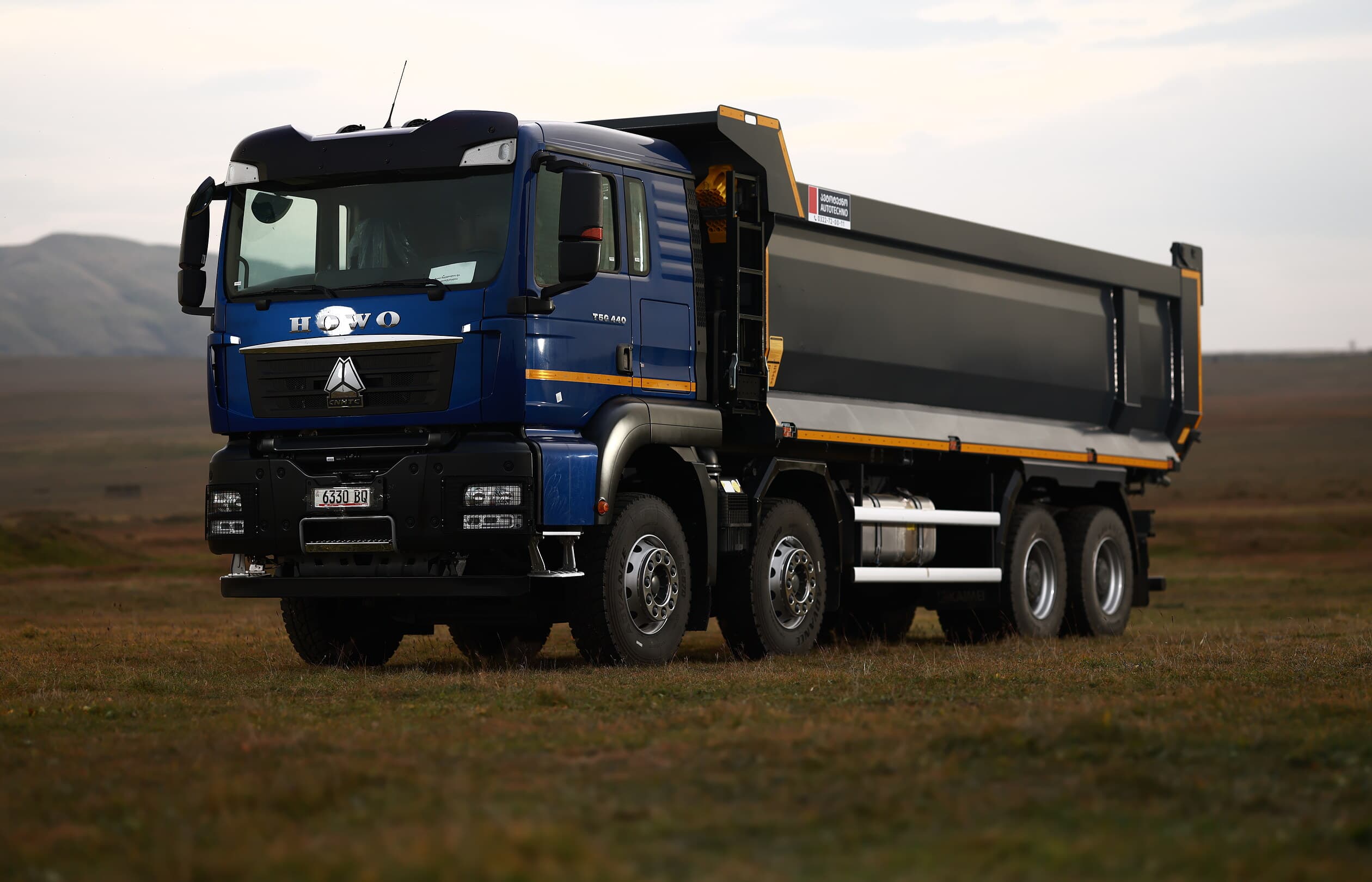 HOWO TX 8X4 – Dump Truck 28m³ (440 hp)